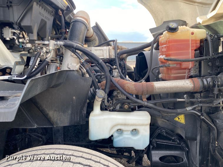 image for item JW9224 2016 International ProStar Plus  semi truck