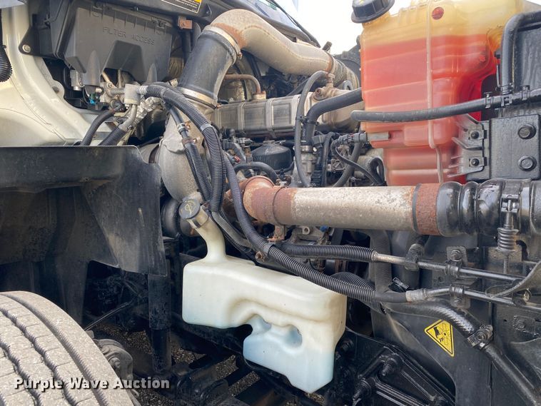 image for item JW9224 2016 International ProStar Plus  semi truck