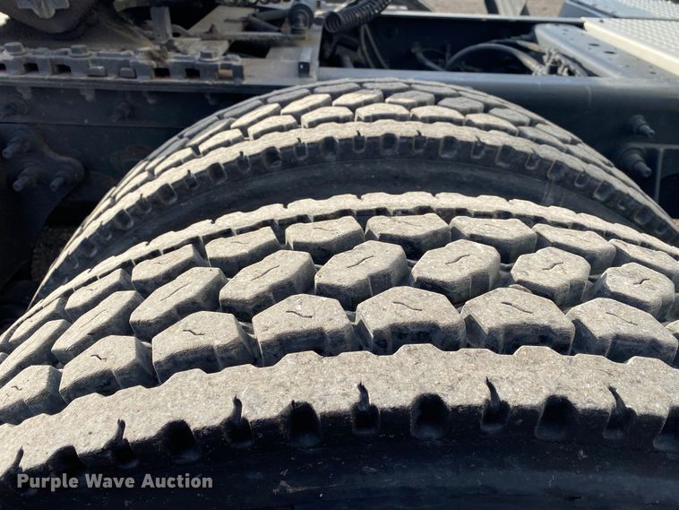 image for item JW9224 2016 International ProStar Plus  semi truck