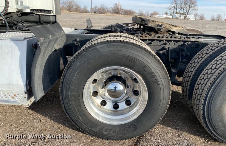 image for item JW9224 2016 International ProStar Plus  semi truck