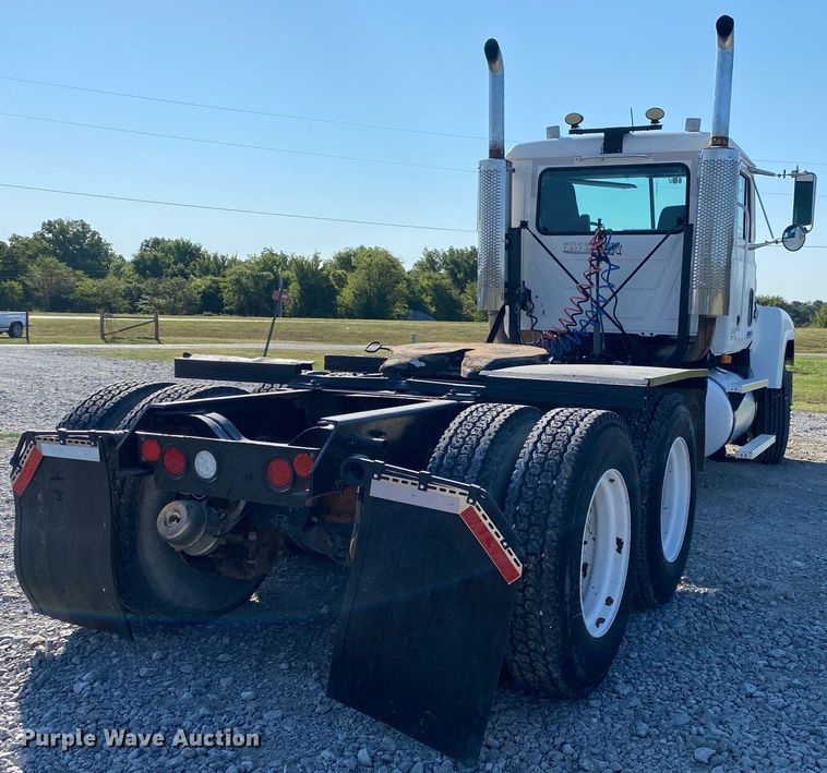 image for item JW9407 2000 Mack CH613  semi truck