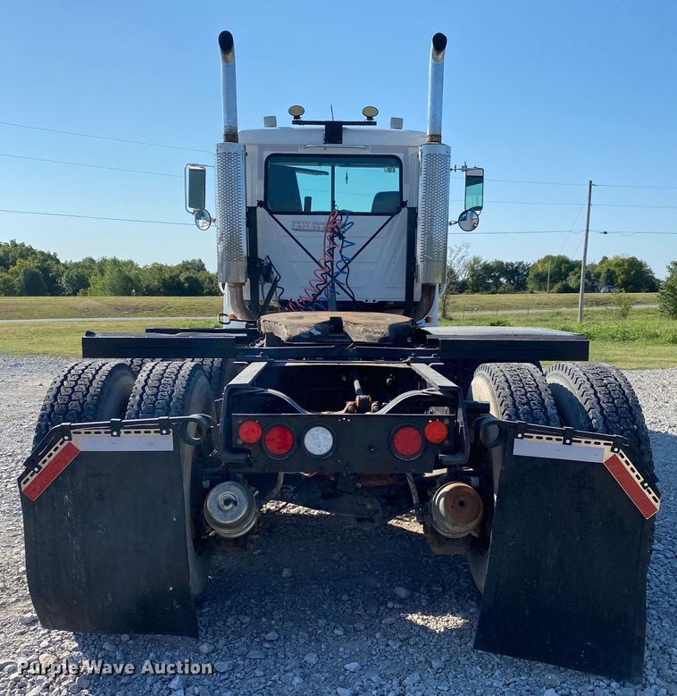 image for item JW9407 2000 Mack CH613  semi truck