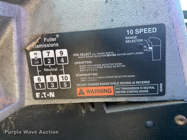 image for item JW9407 2000 Mack CH613  semi truck