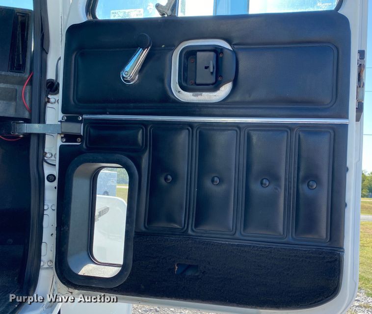 image for item JW9407 2000 Mack CH613  semi truck