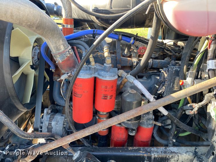 image for item JW9407 2000 Mack CH613  semi truck