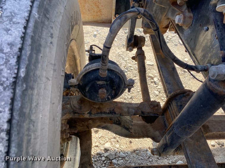 image for item JW9407 2000 Mack CH613  semi truck