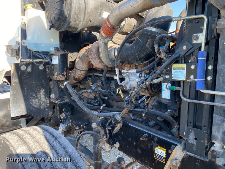 image for item JW9407 2000 Mack CH613  semi truck