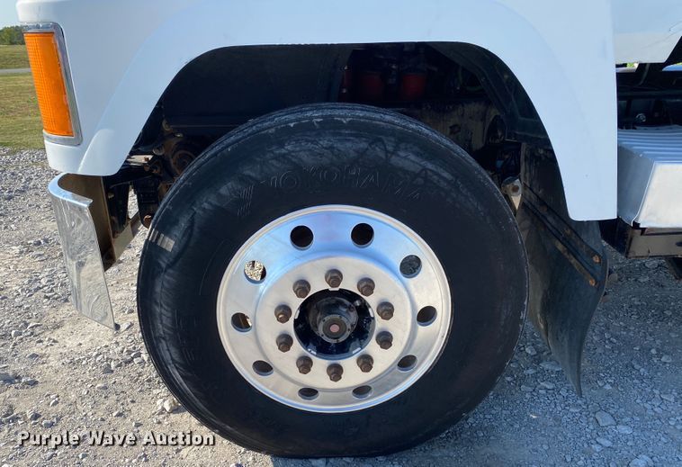 image for item JW9407 2000 Mack CH613  semi truck