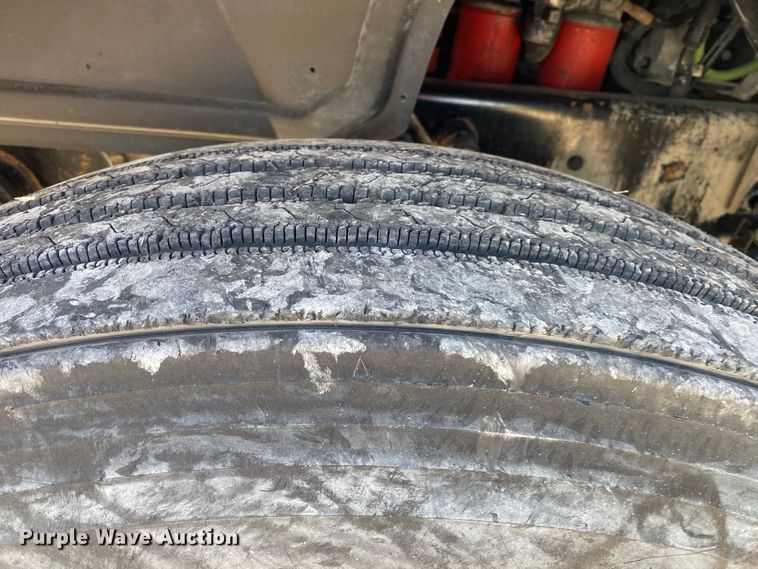 image for item JW9407 2000 Mack CH613  semi truck