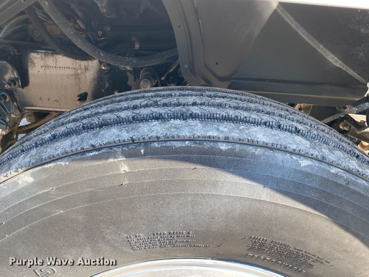 image for item JW9407 2000 Mack CH613  semi truck