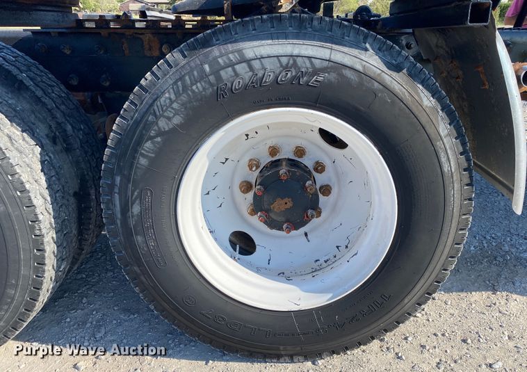 image for item JW9407 2000 Mack CH613  semi truck