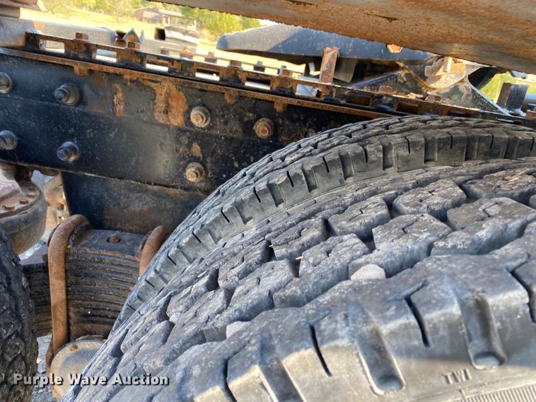 image for item JW9407 2000 Mack CH613  semi truck