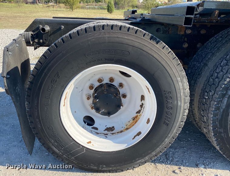 image for item JW9407 2000 Mack CH613  semi truck