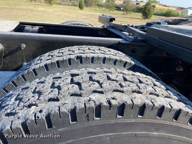 image for item JW9407 2000 Mack CH613  semi truck