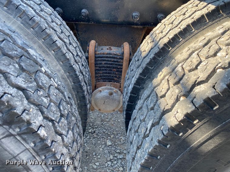 image for item JW9407 2000 Mack CH613  semi truck