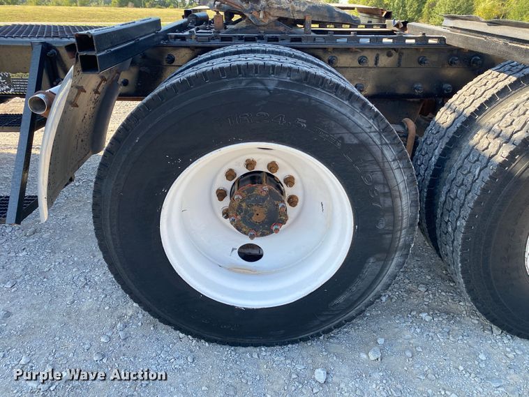 image for item JW9407 2000 Mack CH613  semi truck