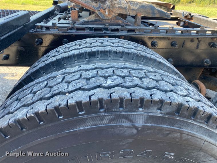 image for item JW9407 2000 Mack CH613  semi truck