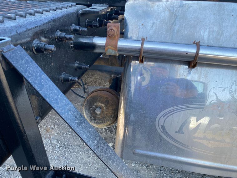 image for item JW9407 2000 Mack CH613  semi truck