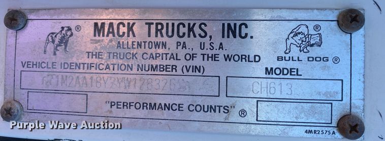 image for item JW9407 2000 Mack CH613  semi truck