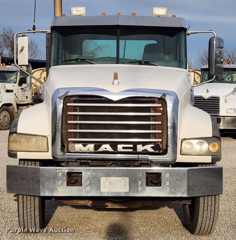 image for item KT9371 2009 Mack GU713  semi truck