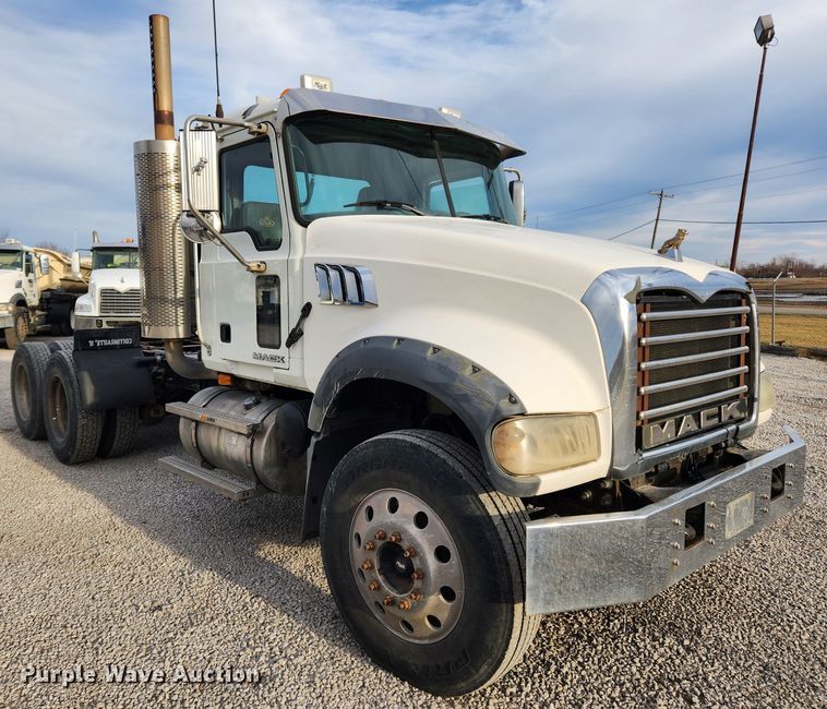 image for item KT9371 2009 Mack GU713  semi truck