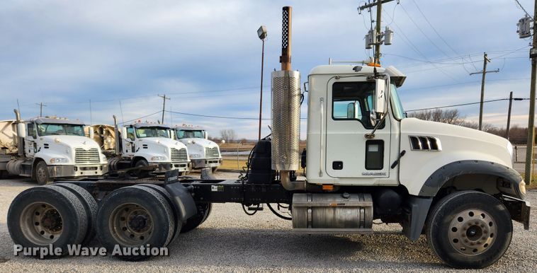image for item KT9371 2009 Mack GU713  semi truck