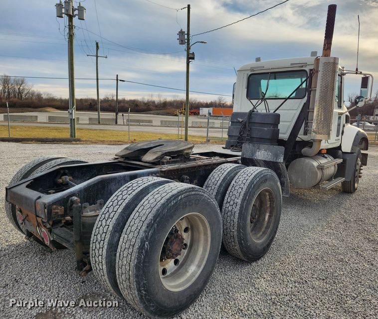 image for item KT9371 2009 Mack GU713  semi truck