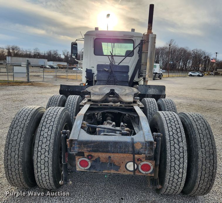 image for item KT9371 2009 Mack GU713  semi truck