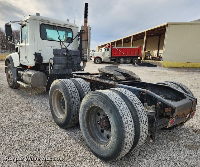 image for item KT9371 2009 Mack GU713  semi truck