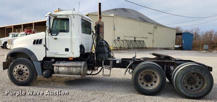 image for item KT9371 2009 Mack GU713  semi truck