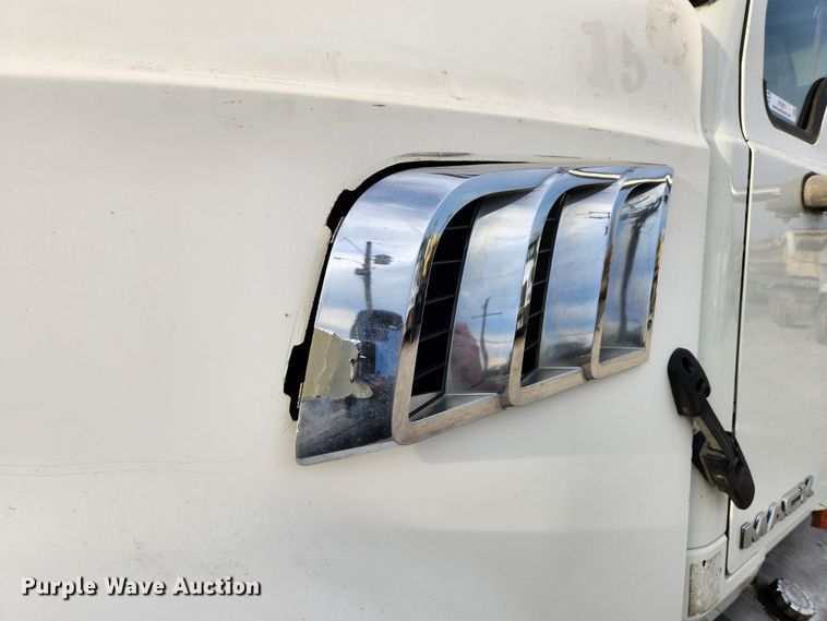 image for item KT9371 2009 Mack GU713  semi truck