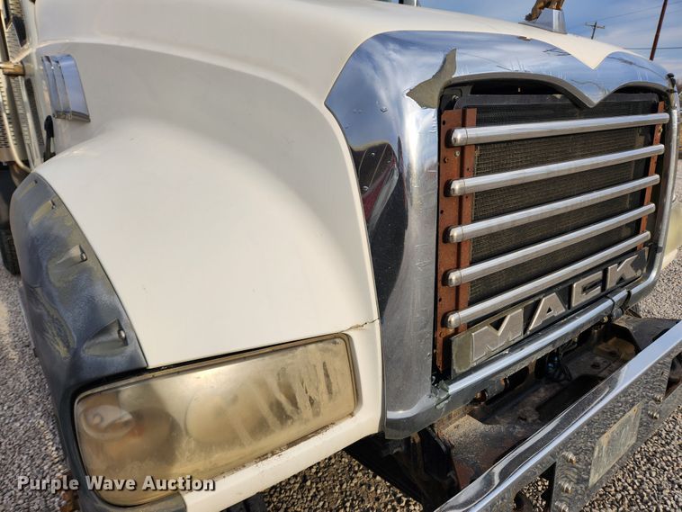 image for item KT9371 2009 Mack GU713  semi truck