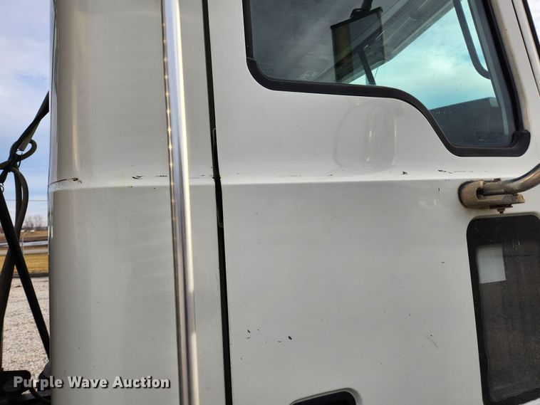 image for item KT9371 2009 Mack GU713  semi truck