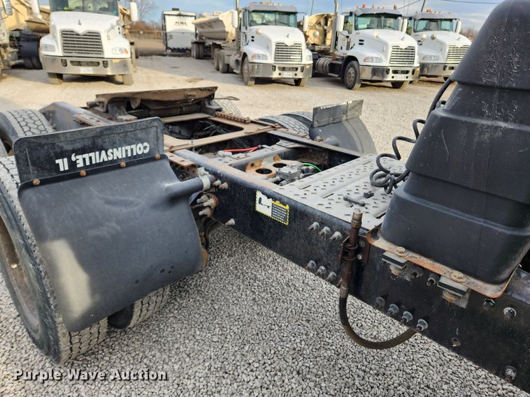 image for item KT9371 2009 Mack GU713  semi truck