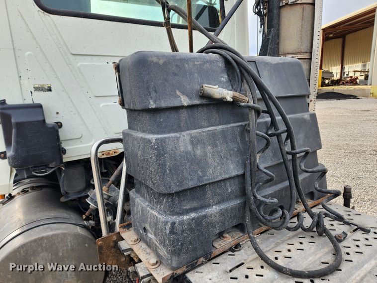 image for item KT9371 2009 Mack GU713  semi truck