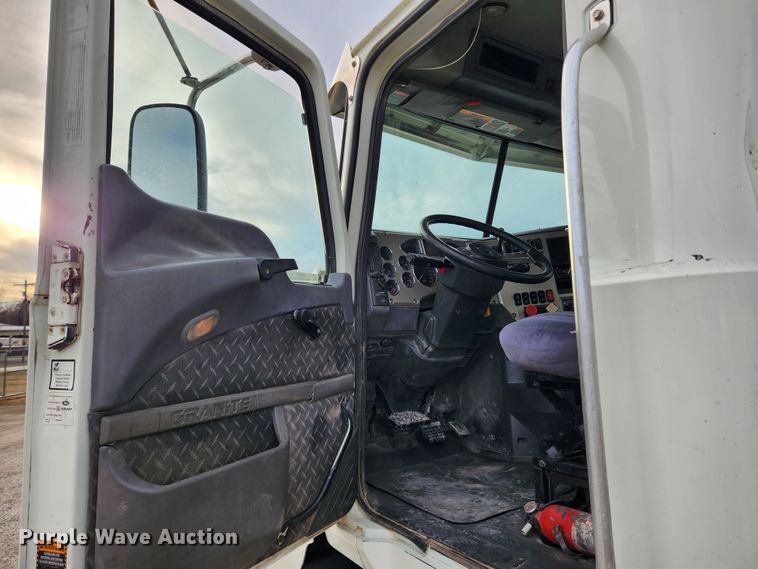 image for item KT9371 2009 Mack GU713  semi truck