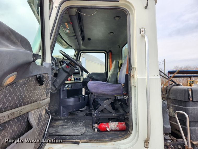 image for item KT9371 2009 Mack GU713  semi truck