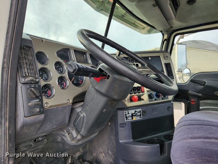 image for item KT9371 2009 Mack GU713  semi truck