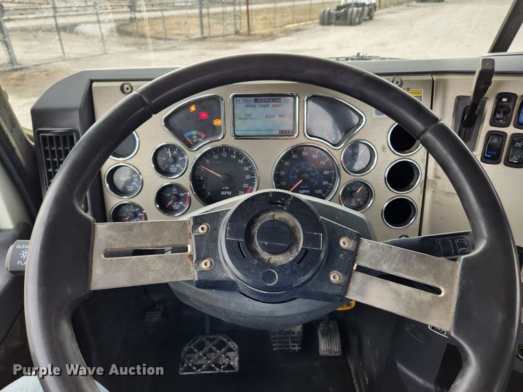 image for item KT9371 2009 Mack GU713  semi truck