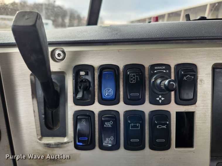 image for item KT9371 2009 Mack GU713  semi truck