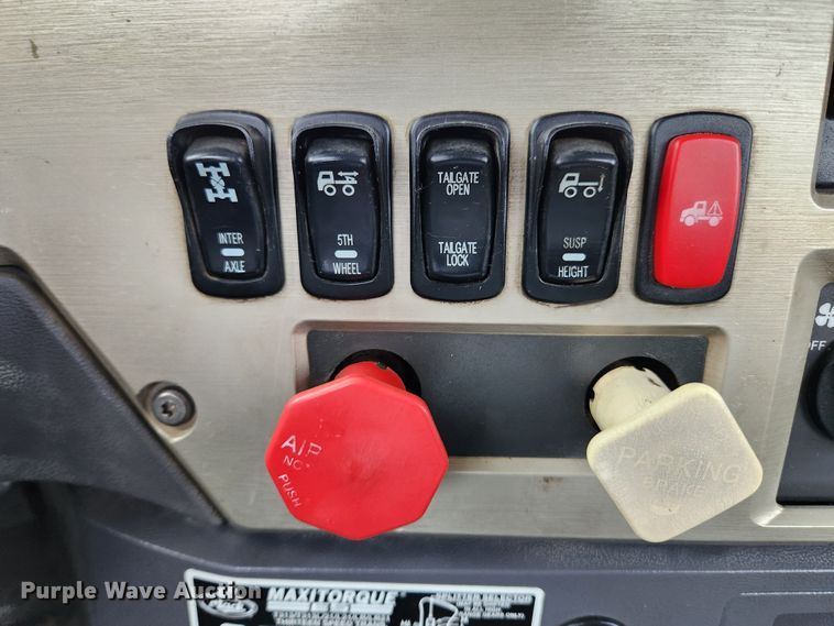 image for item KT9371 2009 Mack GU713  semi truck