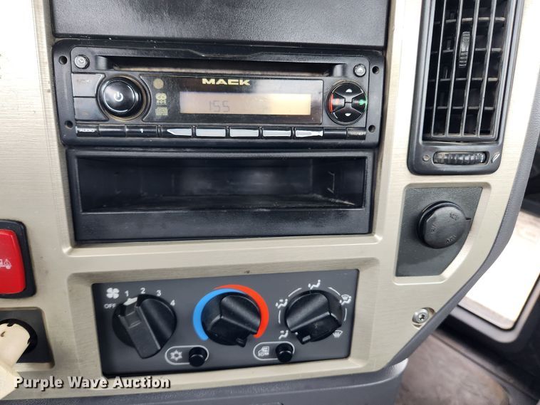 image for item KT9371 2009 Mack GU713  semi truck