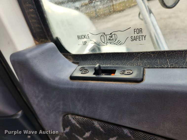 image for item KT9371 2009 Mack GU713  semi truck