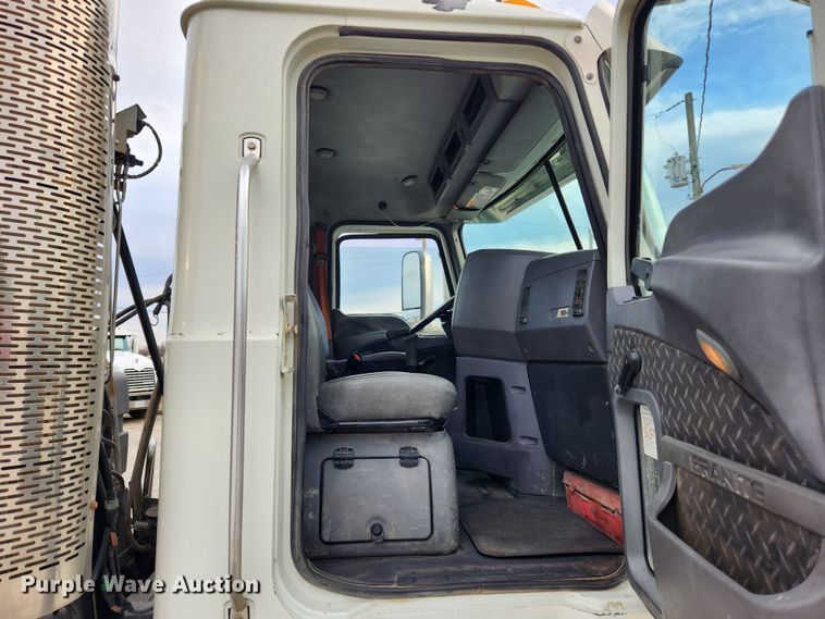 image for item KT9371 2009 Mack GU713  semi truck