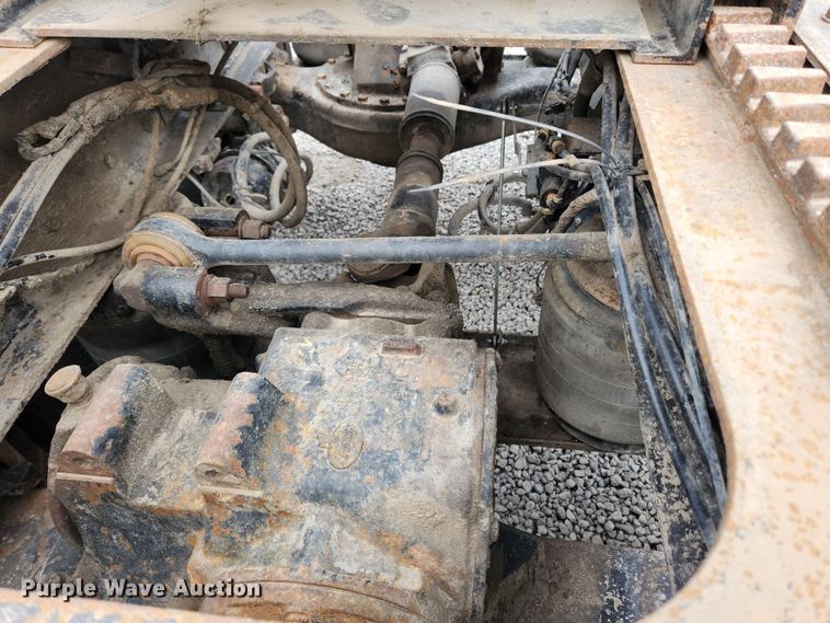 image for item KT9371 2009 Mack GU713  semi truck