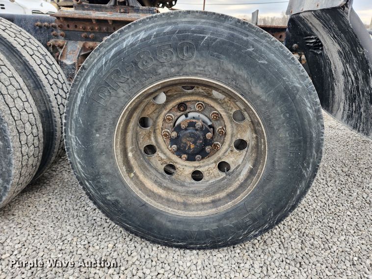 image for item KT9371 2009 Mack GU713  semi truck