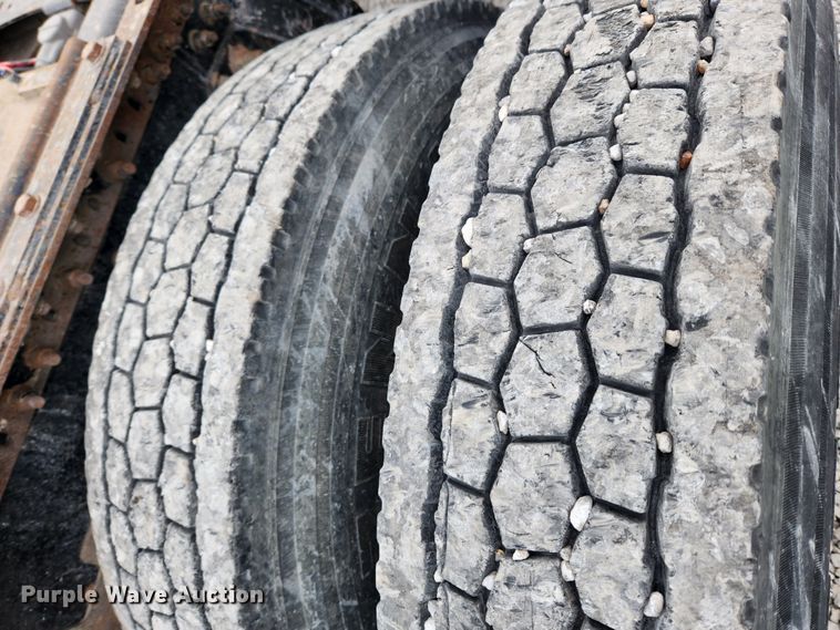 image for item KT9371 2009 Mack GU713  semi truck