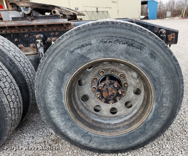 image for item KT9371 2009 Mack GU713  semi truck