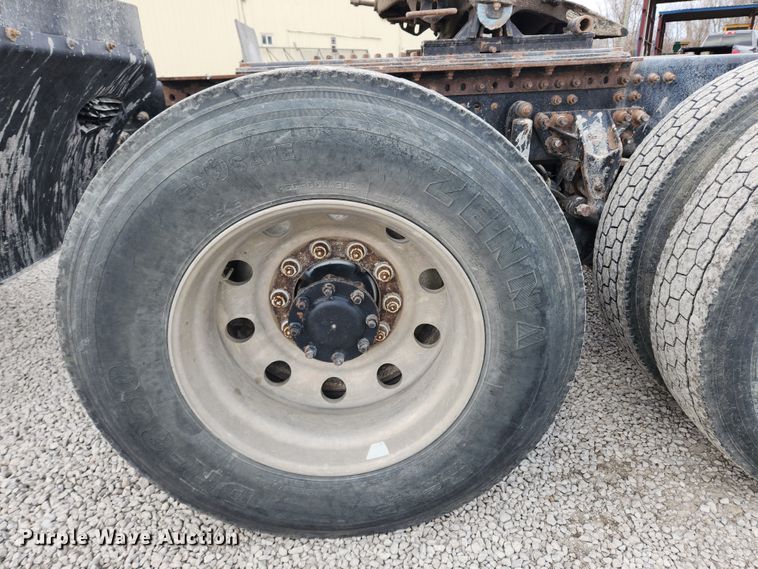 image for item KT9371 2009 Mack GU713  semi truck