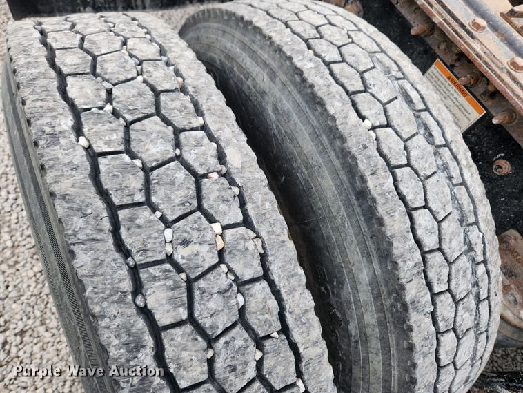 image for item KT9371 2009 Mack GU713  semi truck